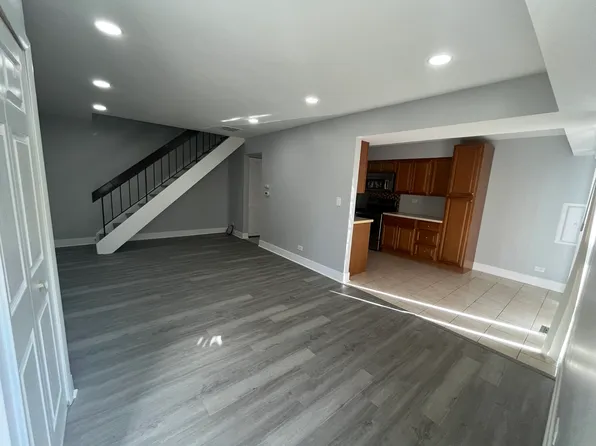 2205 Cardinal Ct, Schaumburg, IL