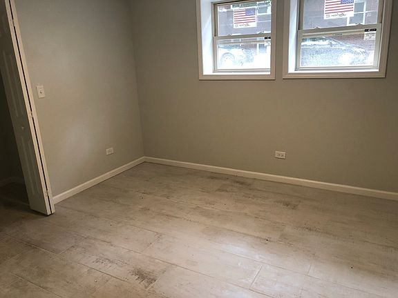 3rd image of 2304 W Winona St #1