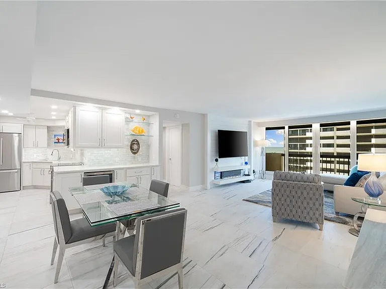 4001 Gulf Shore Blvd N #702 — Photo 11