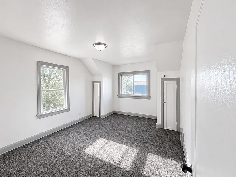 1555 Ridgewood Ave — Photo 10
