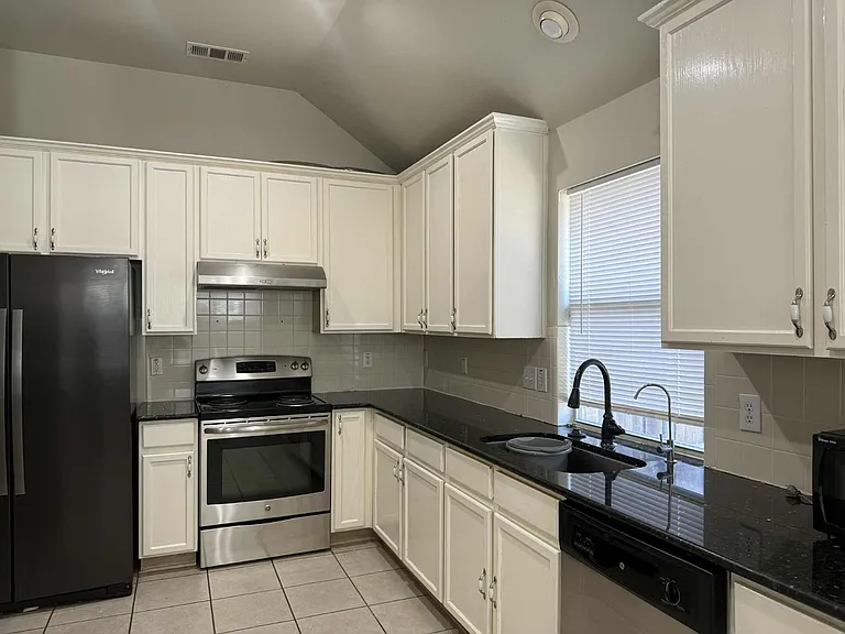 5928 Lantern Ln — Photo 5