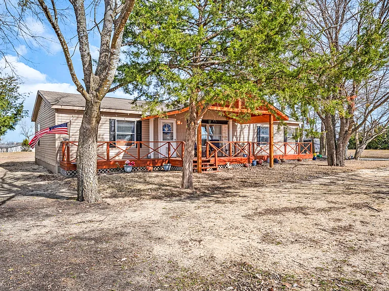 366 Tony Ln — Photo 1