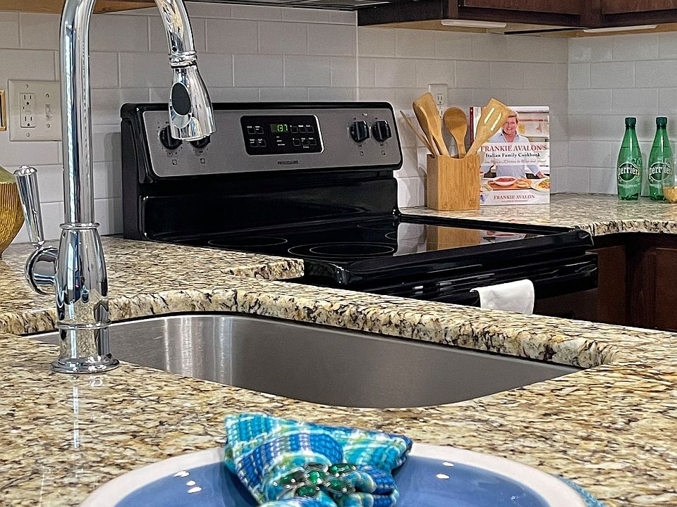 State Street Flats - Kitchen