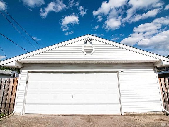 4th image of 2711 Dwight Ave