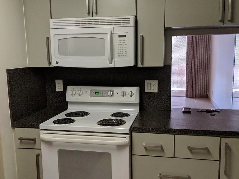 211 NE 8th Ave #209 — Photo 5