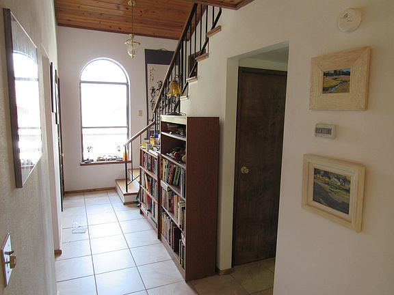 3rd image of 1833 Pilgrim Ln