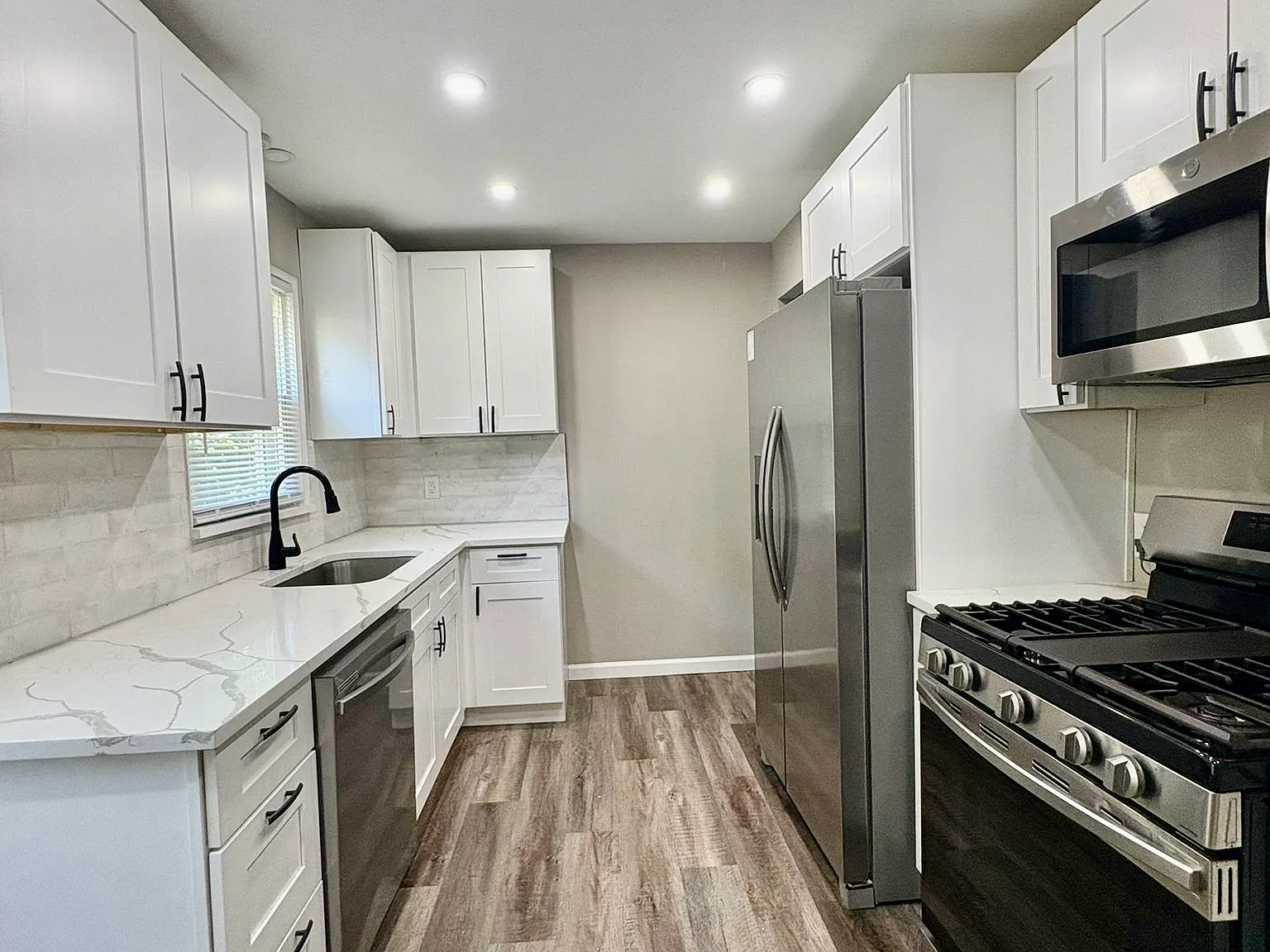3 bed, 1962 sqft, $1,795 — Photo 4