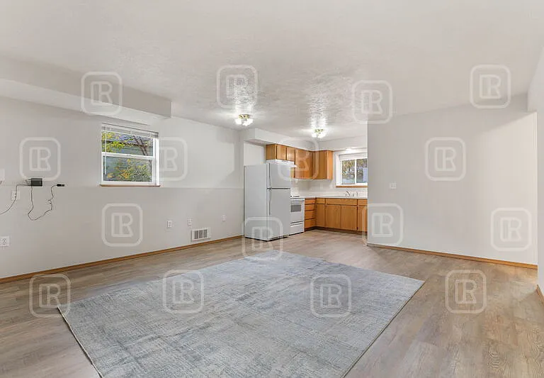 107 W 3rd St #1 — Photo 5