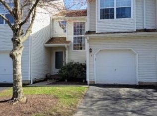 8 Weatherhill Rd, Hamburg, NJ 07419