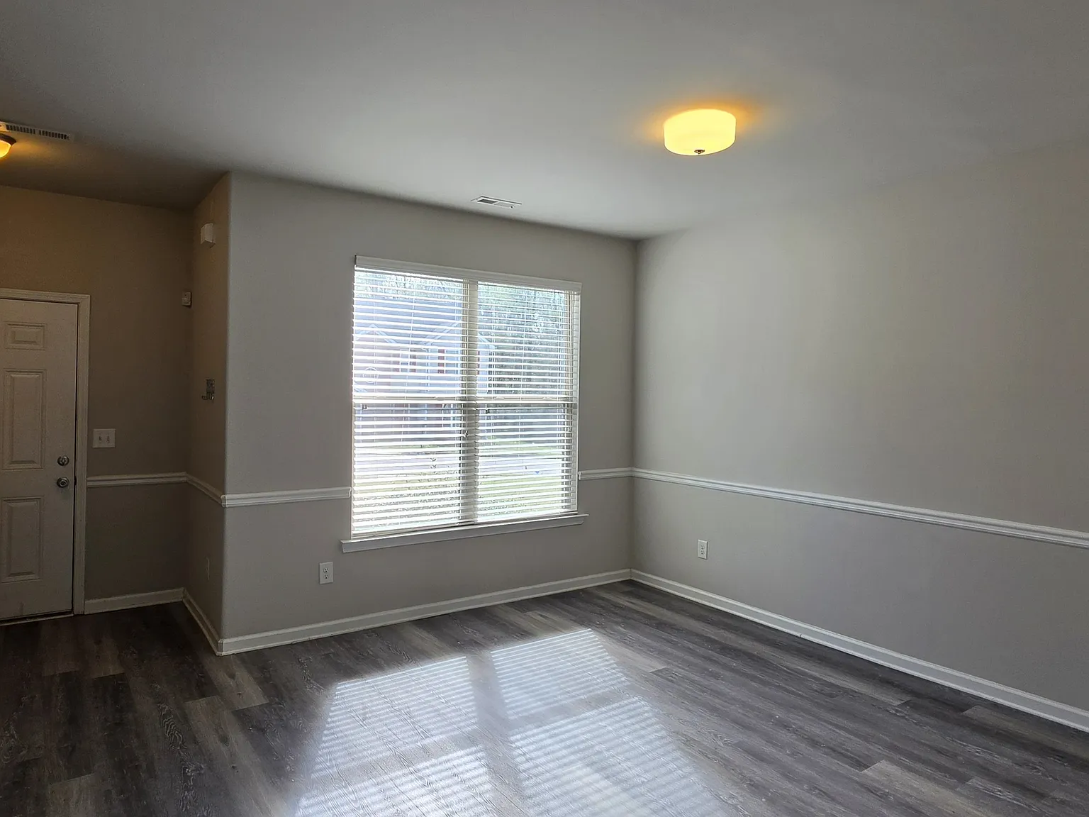3 bed, 2.5 bath, 2188 sqft, $2,200 — Photo 3