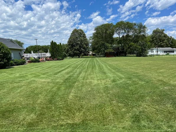 314 Kellerhal Dr, Cissna Park, IL 60924