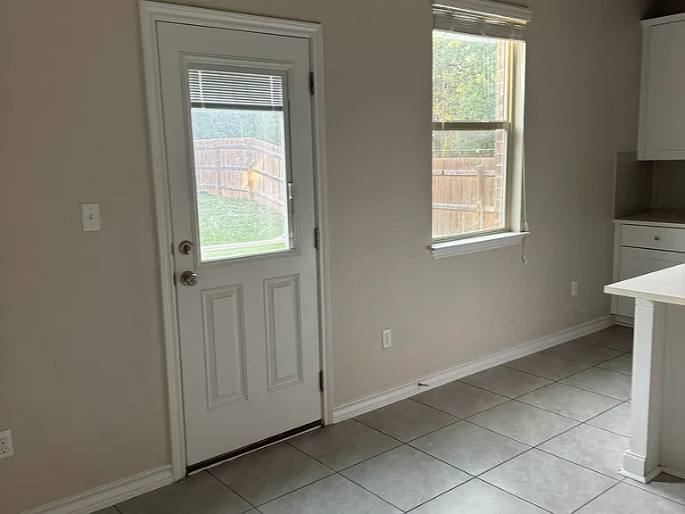 341 Mary Max Cir — Photo 11
