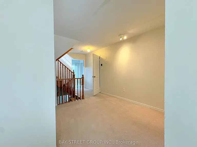 40 Mantello Dr — Photo 4