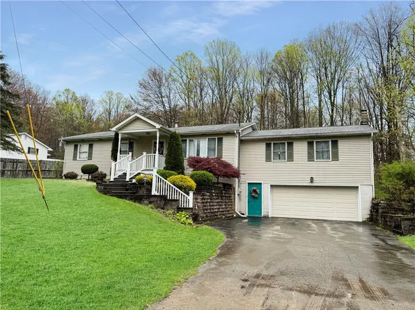 115 Bishop Ln, New Castle, PA 16105