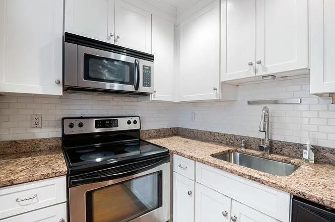 16 Balmoral St #103 — Photo 6