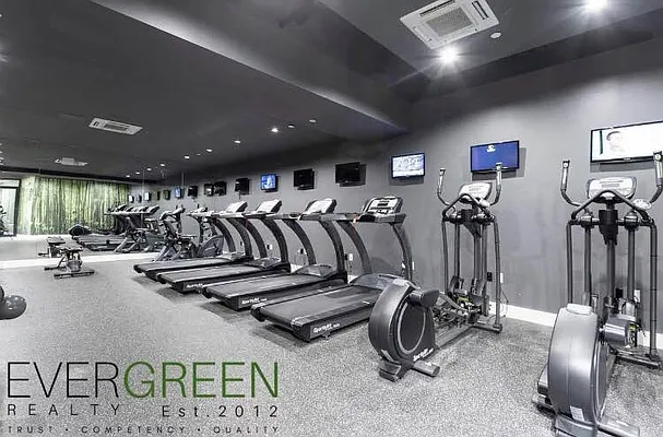 Rented by Evergreen Apartments BK | media 12
