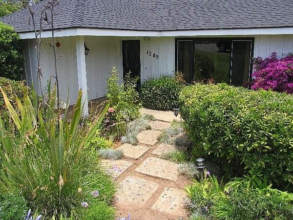 2nd image of 1285 Hymettus Ave