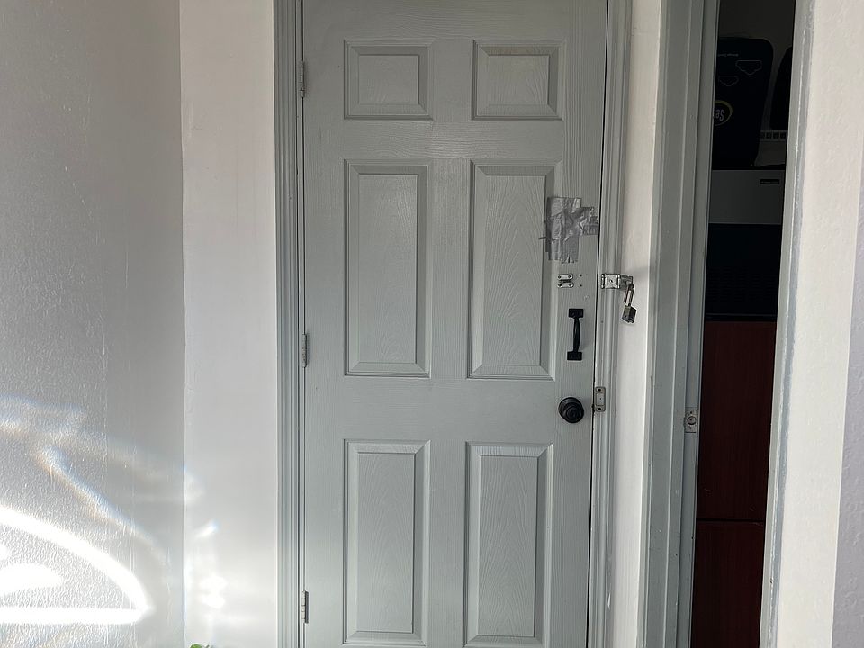 1st image of 2921 SW 36th Ct Floor 2
