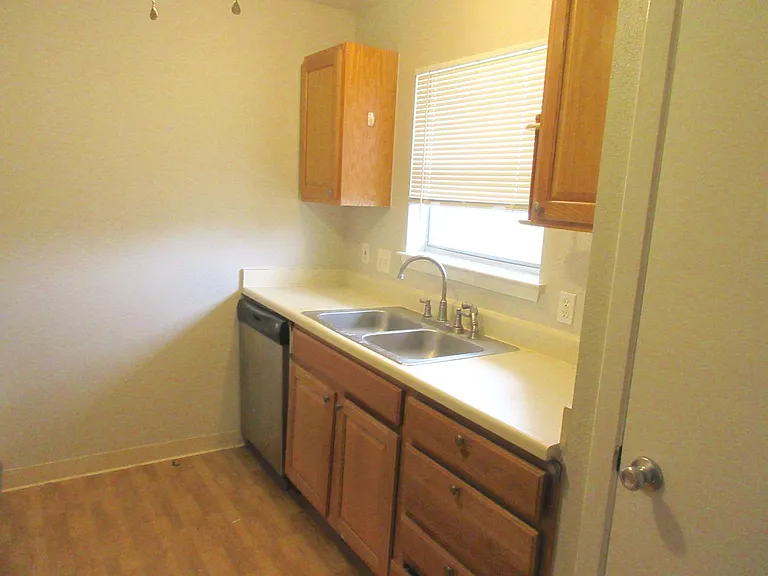 1230 Shadowdale Dr #12 — Photo 9