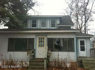 2180 Midlake Dr, Hickory Corners, MI 49060