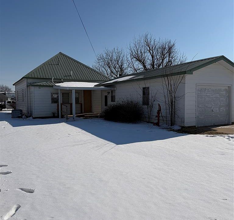 2nd image of 205 N Maple St