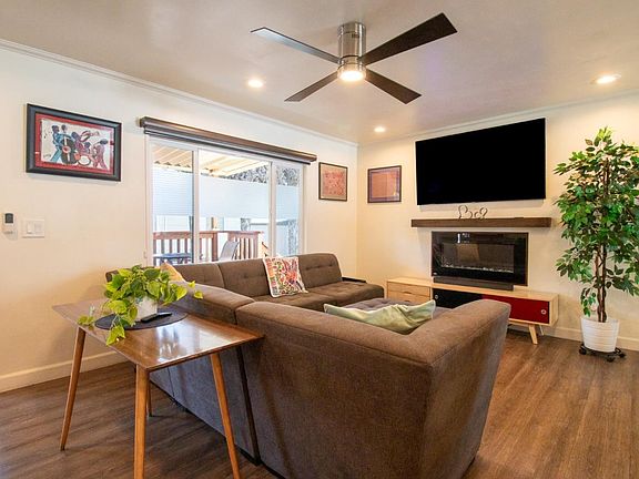 4th image of 2052 Gold St #310