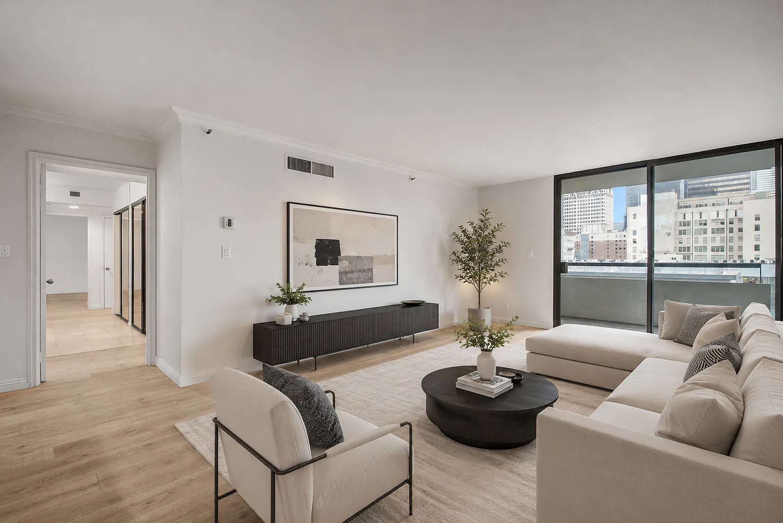 1 bed, 754 sqft, $2,552 — Photo 1
