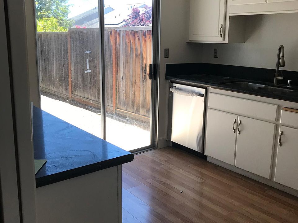 1st image of 800 Spruance Ln