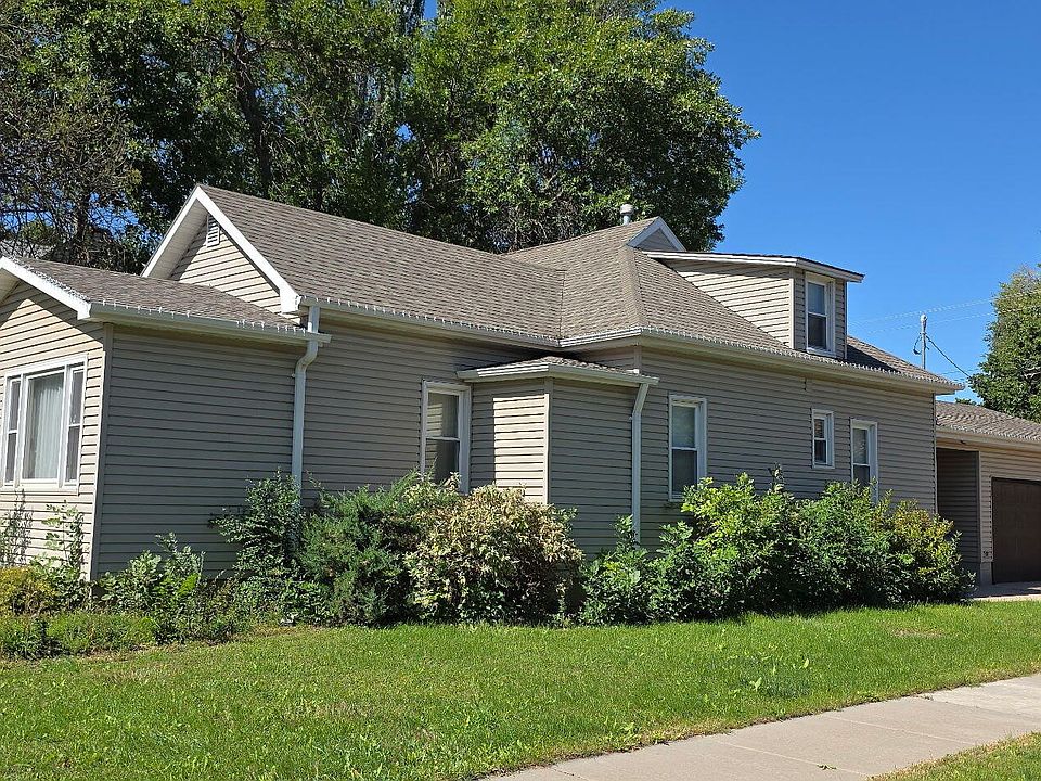 1st image of 822 E 7th Ave