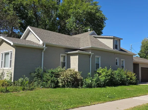 822 E 7th Ave, Mitchell, SD 57301