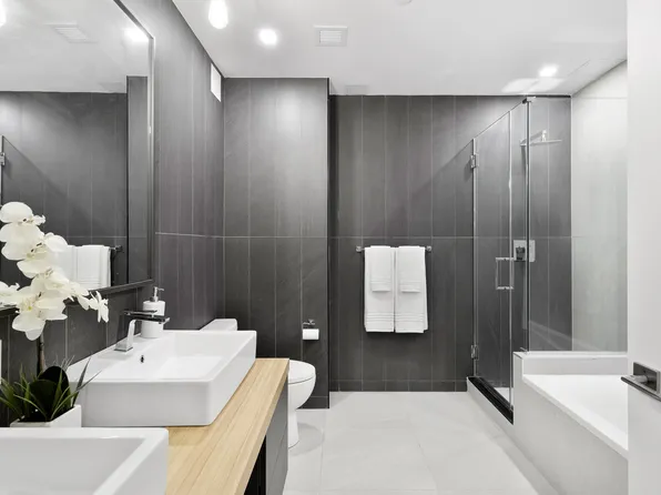 3707 Blackstone Avenue image 14 of 35