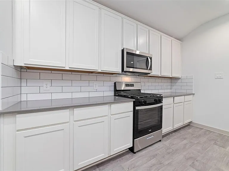 7207 Sunbreeze Ln — Photo 9
