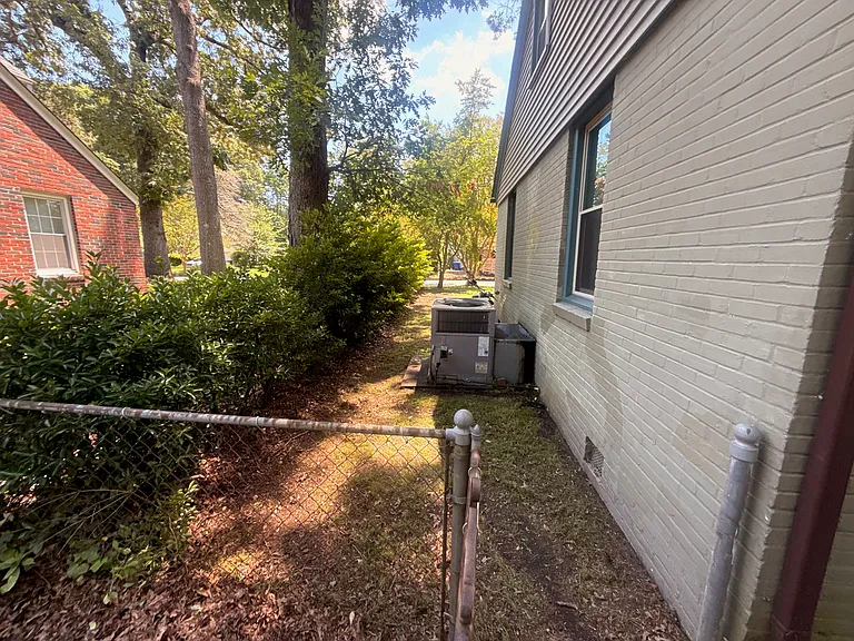 1214 Frank St — Photo 42