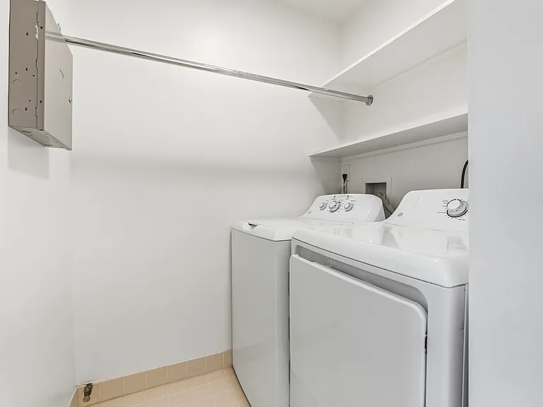 1924 Filbert St #2 — Photo 15