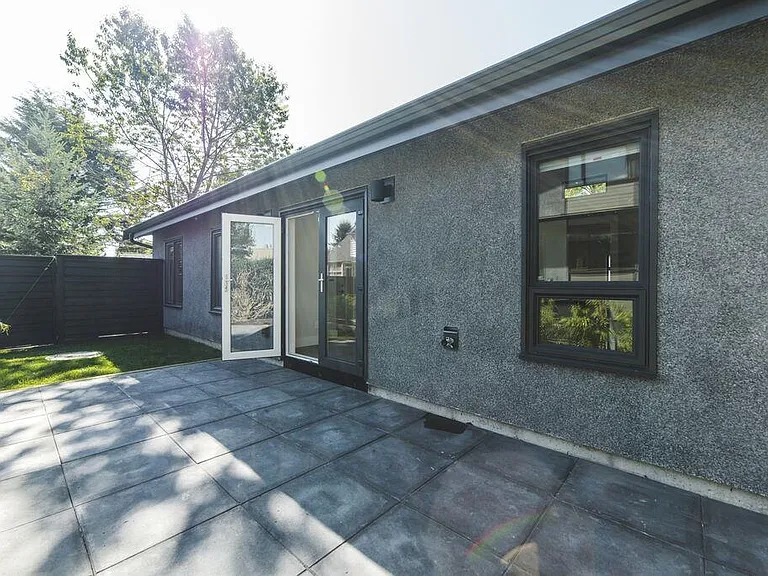 4138 Laurel St — Photo 1