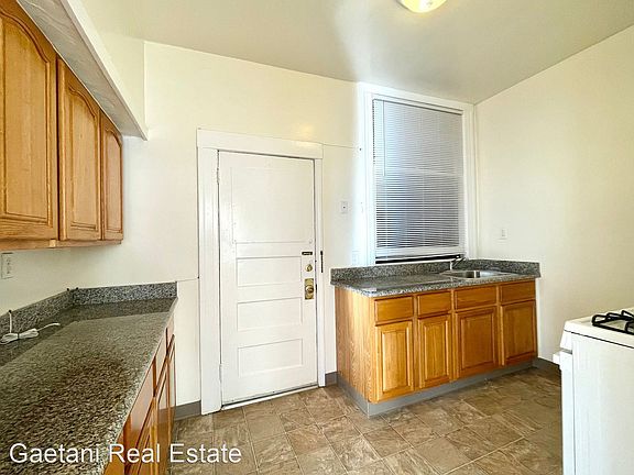 5th image of 1104 Irving St #3