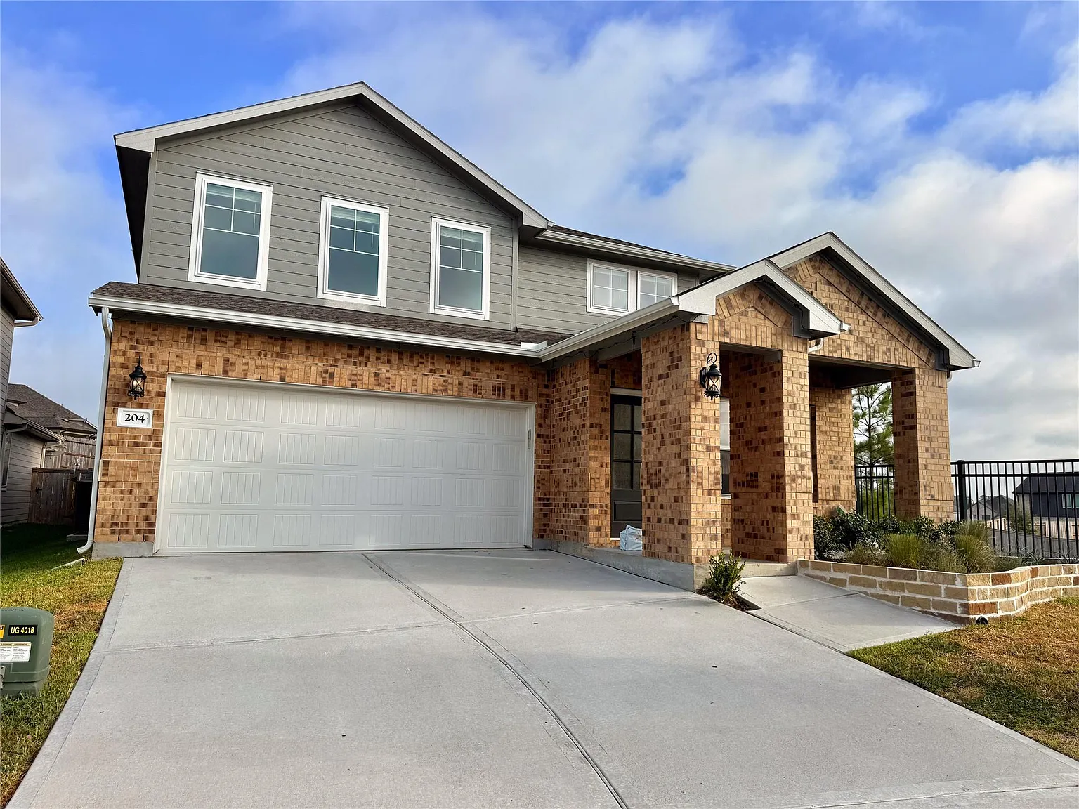 5 bed, 4.0 bath, 2872 sqft, $2,950 — Photo 2