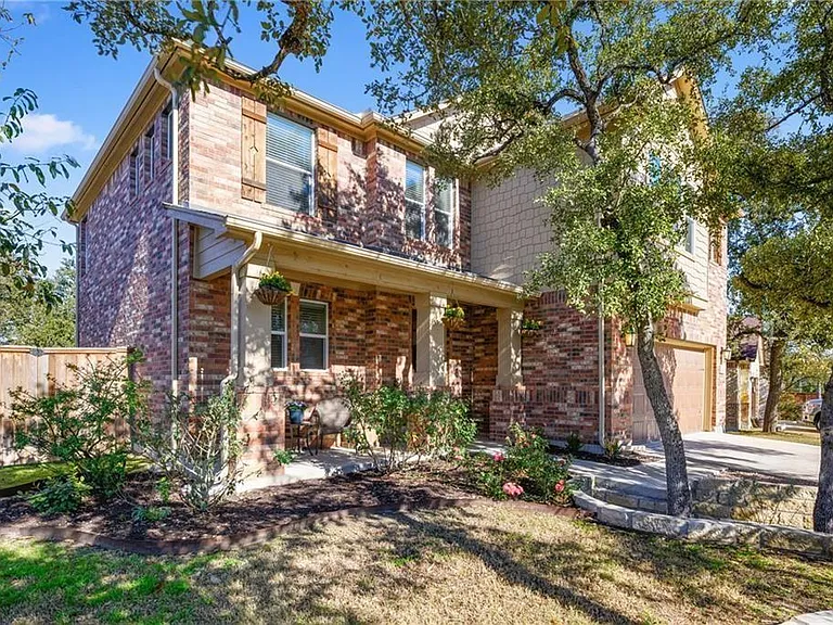 1524 Uhland Dr — Photo 2