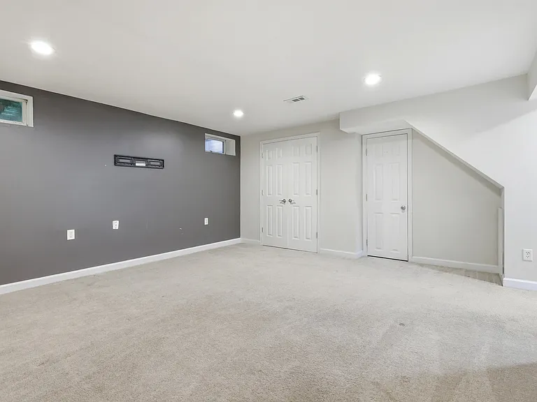 57 Shrewsbury Ct — Photo 28