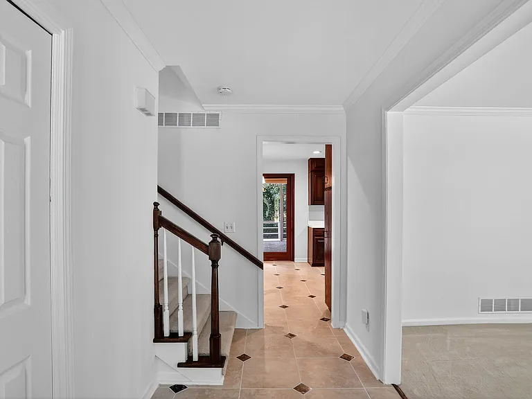 447 Cove Dr NE — Photo 2