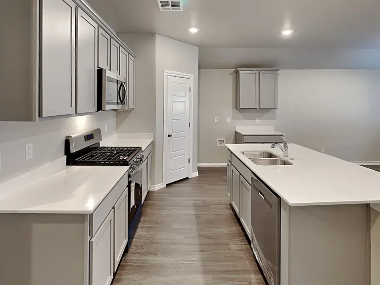 2733 Dennis Dr — Photo 5
