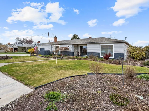 131 Roza Vista Dr, Yakima, WA 98901