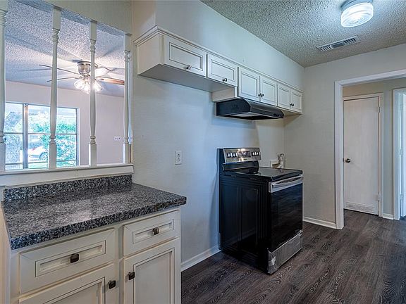 4th image of 1020 W Grubb Dr