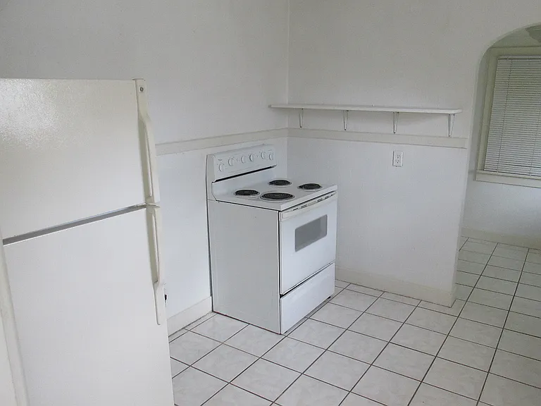3912 W Gadsden St — Photo 5