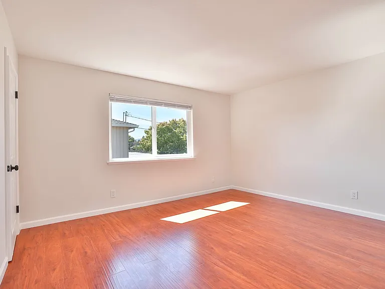 1329 Essex Way — Photo 11