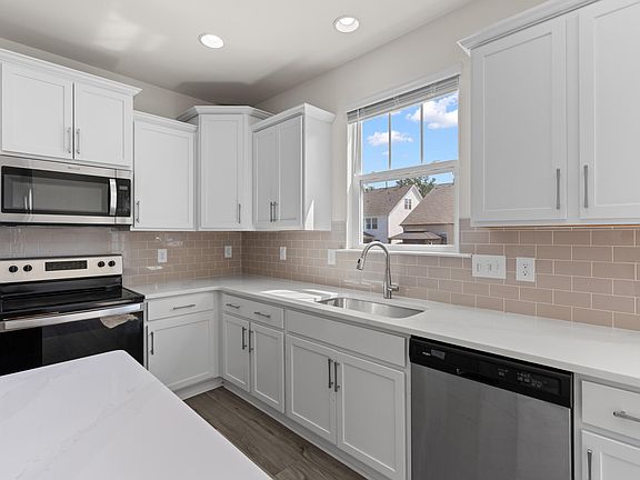 3rd image of 103 Shady Oaks Rd