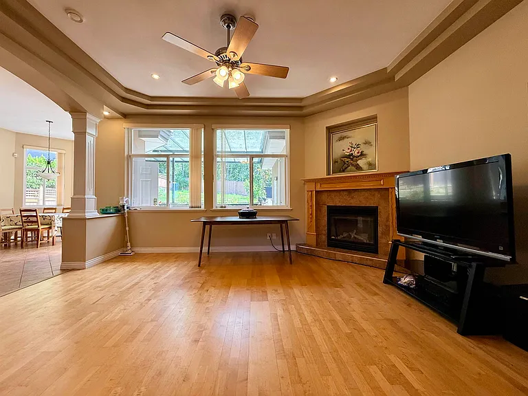 968 Burnwood Ave — Photo 7