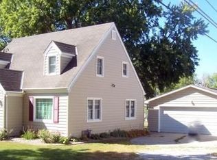 135 N 6th St, Tecumseh, NE 68450