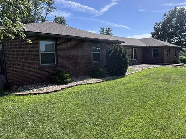 2995 210th Rd, Chanute, KS 66720