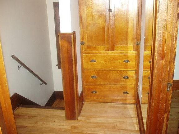 4th image of 428 Thomas Ave S